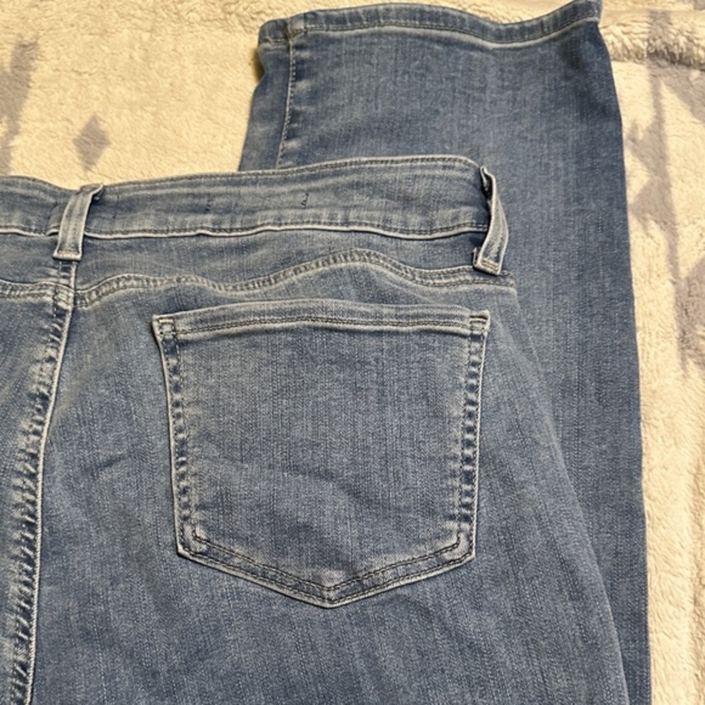 712. NYDJ Women's Straight Leg Jeans - Light Blue